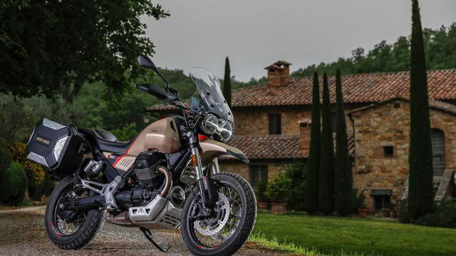 Piaggio Group Moto Guzzi V85TT Travel
